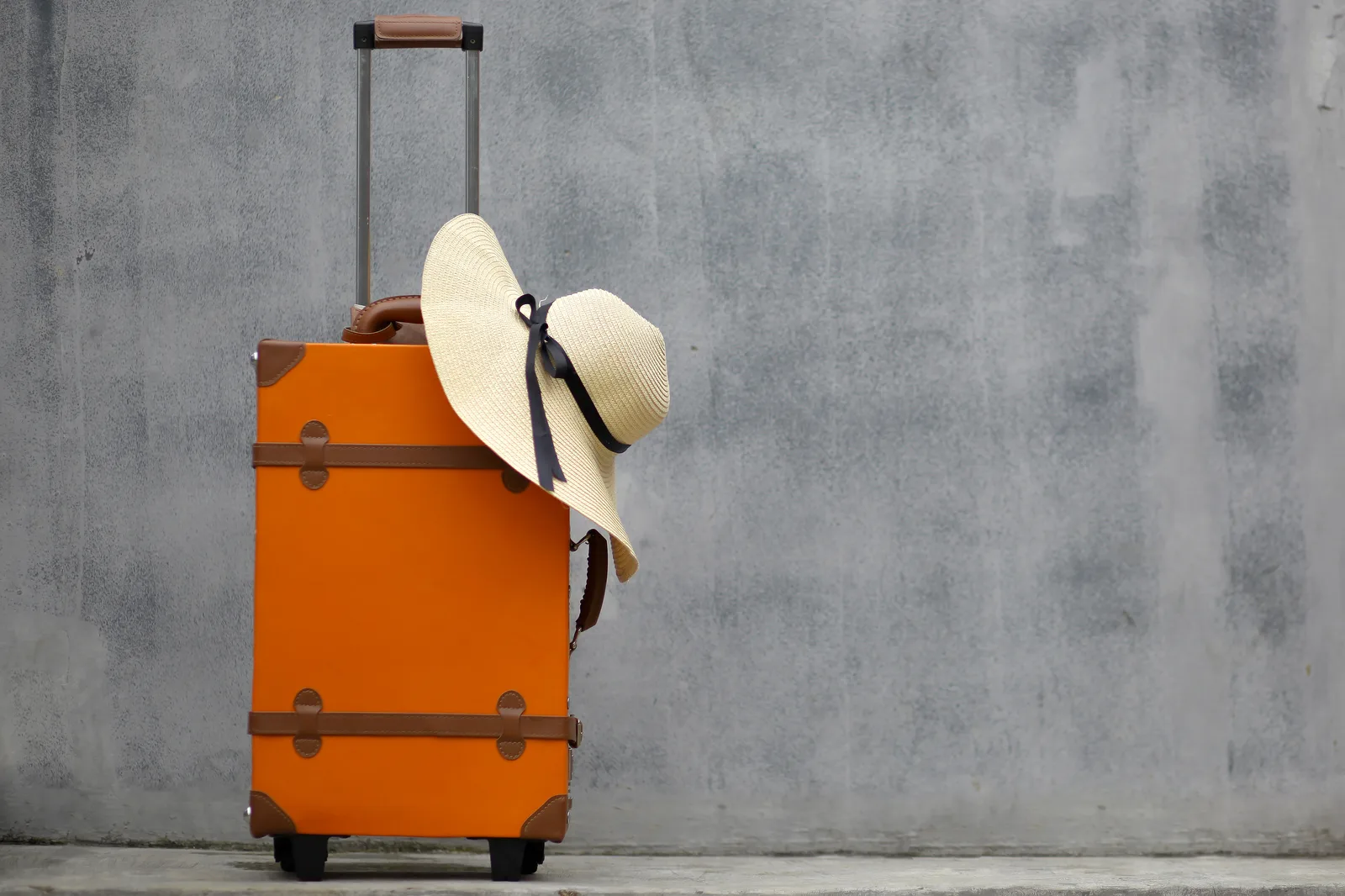 vintage-travel-suitcase-2022-01-04-20-28-47-utc